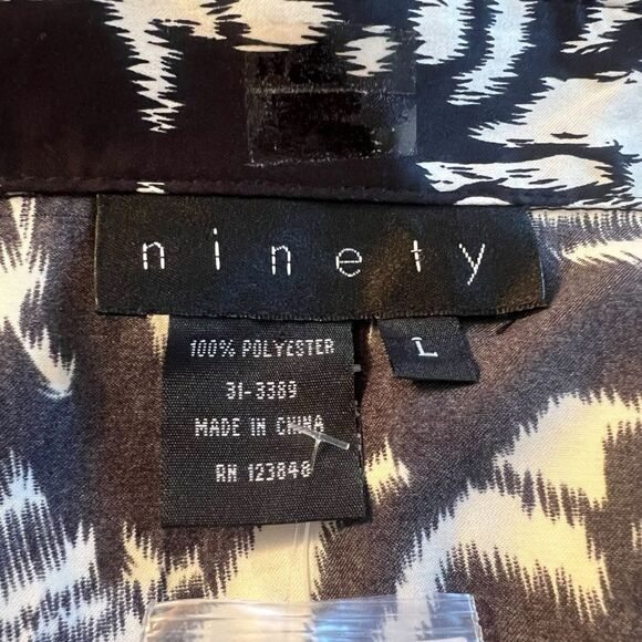 NWT! Ninety floral satin blouse. Size large! - Picture 3 of 7